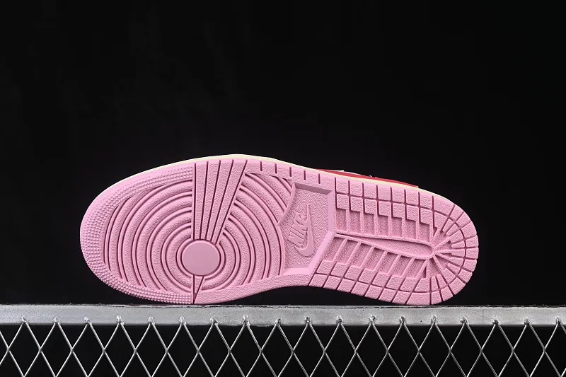 All categories Air Jordan Jordan series basketball shoes Air Jordan 1 Low LJR version Travis Scott x Air Jordan 1 Low OG AJ1 Joe 1 joint undercut IQ7604-101